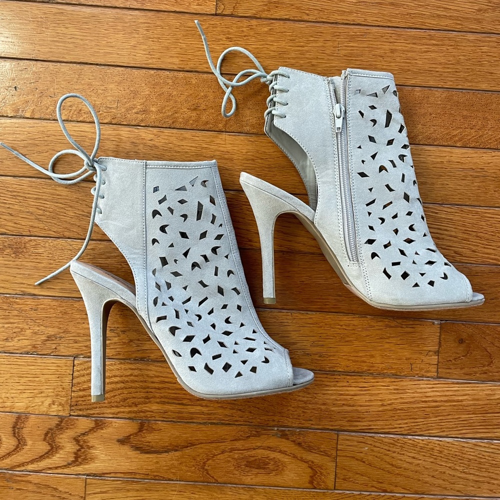 Gray women’s heel - size 9